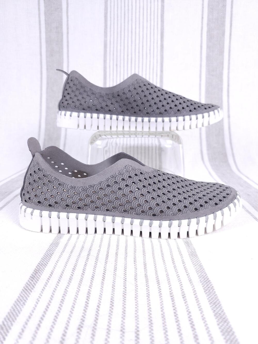 Ilse Jacobsen Tulip Shoes Slip On Flats Womens 9 Gray Perforated Comfort Walking
